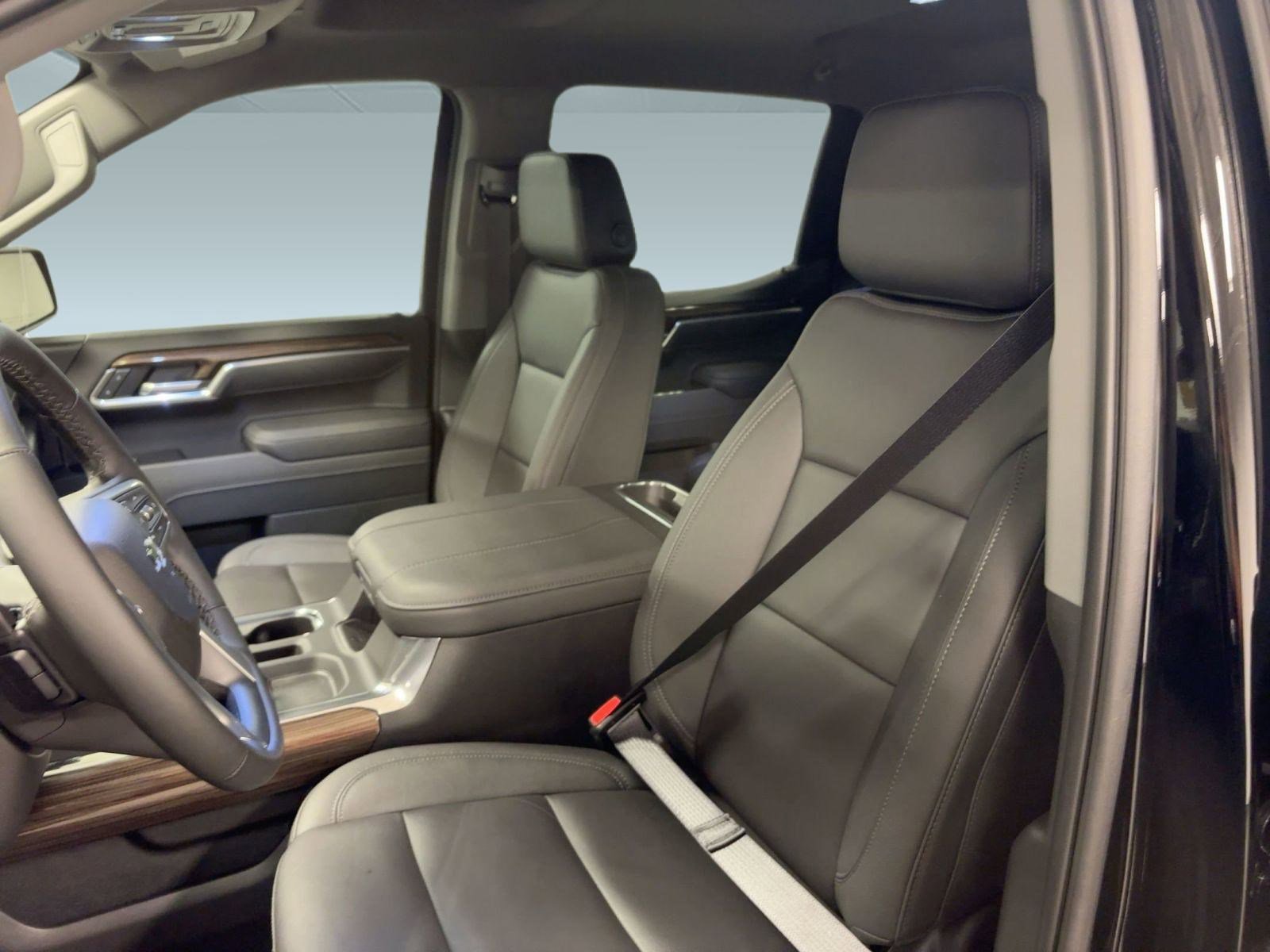 Used 2025 Chevrolet Silverado 1500 RST w/ Convenience Package II image 4