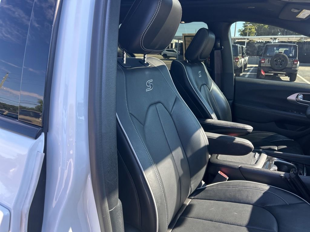 Used 2024 Chrysler Pacifica Limited w/ S Appearance Package image 21