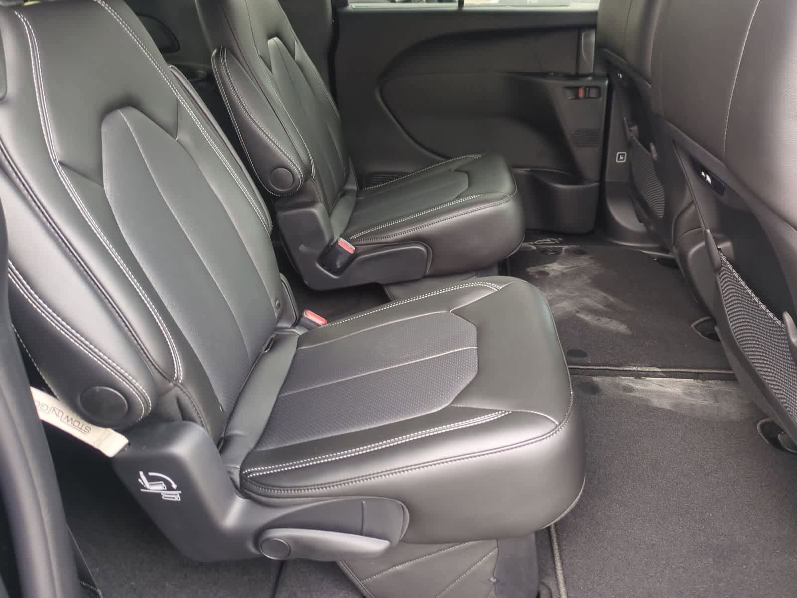 New 2027 Chrysler Pacifica Select FWD image 20