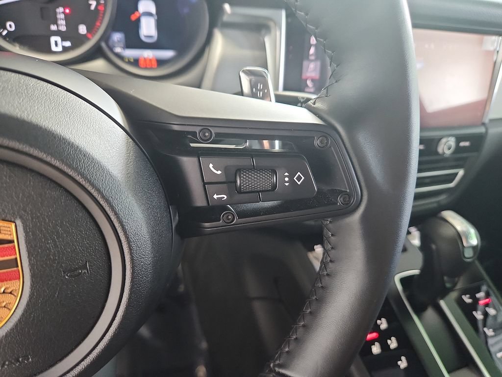 Certified 2026 Porsche Macan AWD/4WD image 22