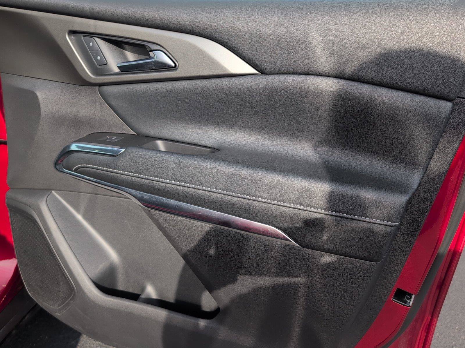 Certified 2025 Chevrolet Traverse LT FWD image 40
