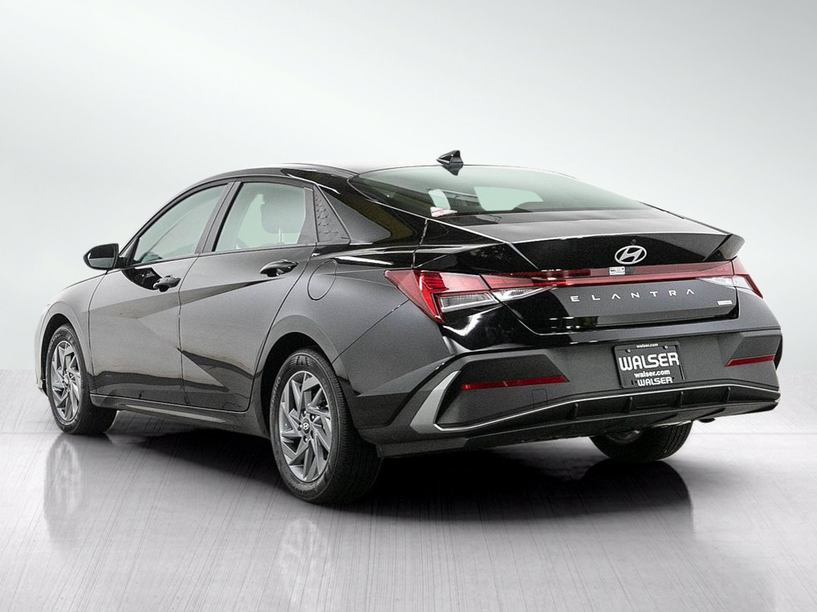 Used 2026 Hyundai Elantra Hybrid FWD image 3