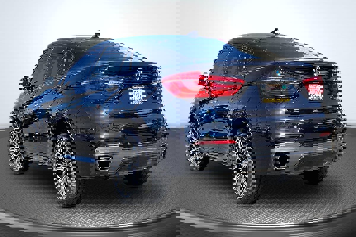 Used 2019 BMW X6 xDrive50i w/ M Sport Package image 2