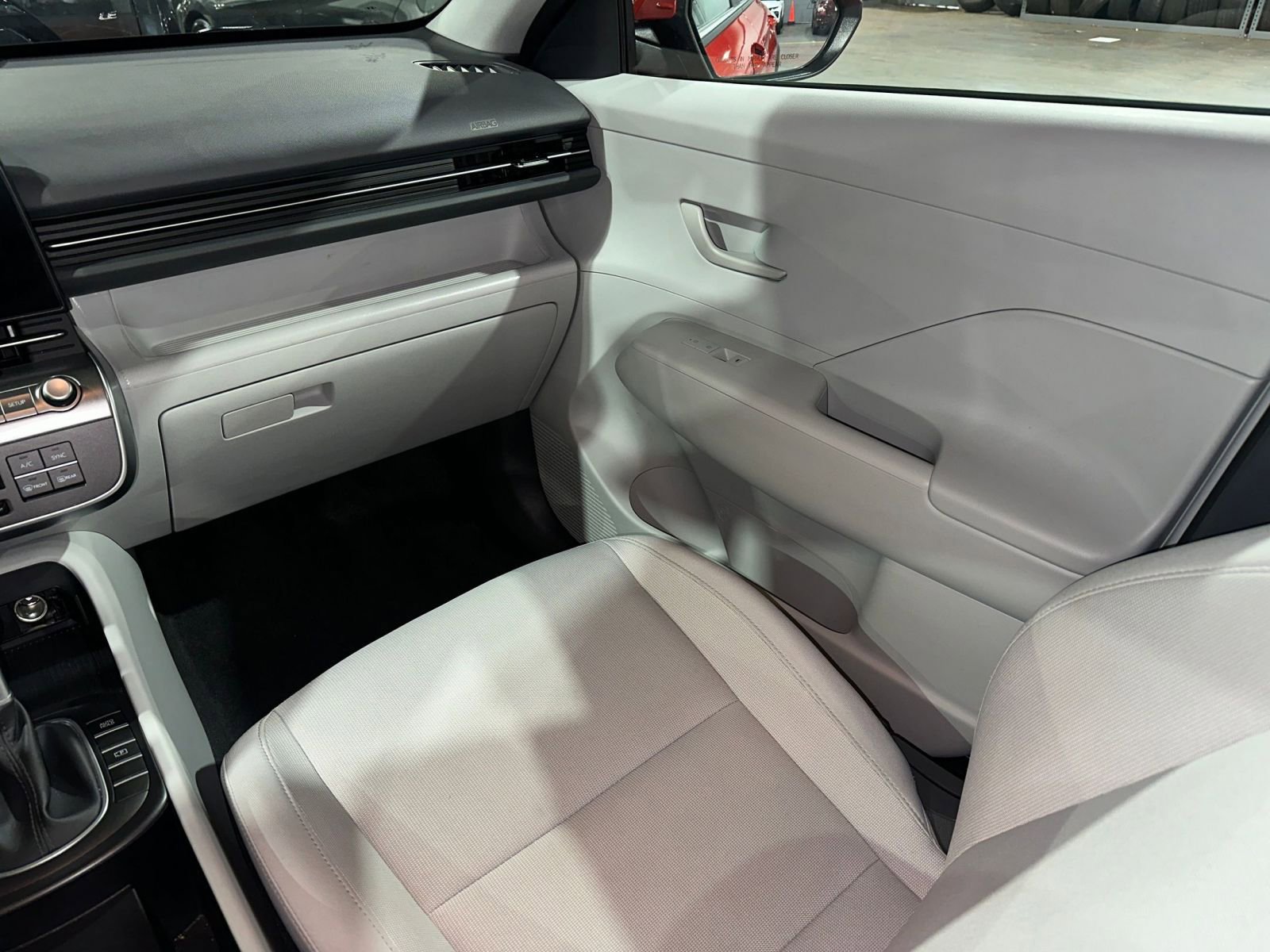 Used 2025 Hyundai Kona SEL image 35