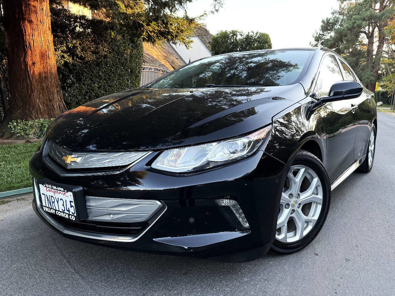 Used 2016 Chevrolet Volt Premier w/ Driver Confidence Package image 2