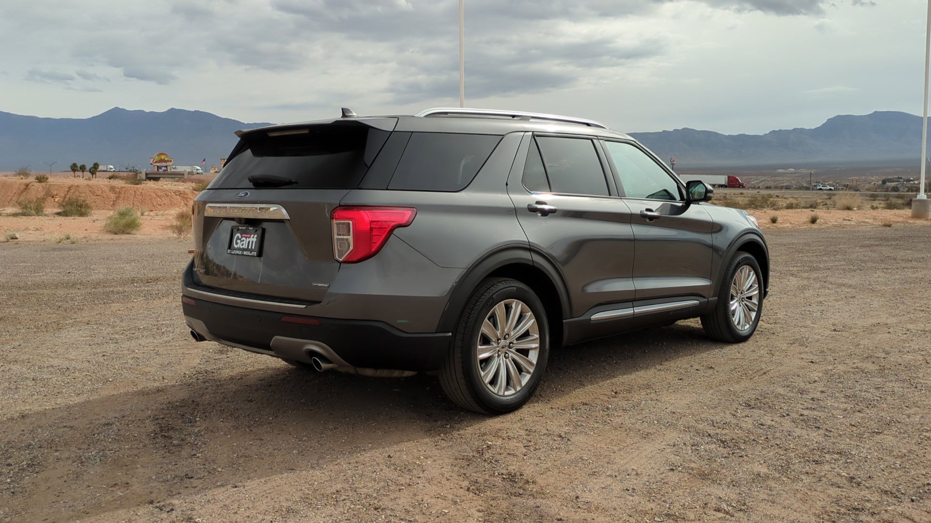 Used 2023 Ford Explorer Limited image 3