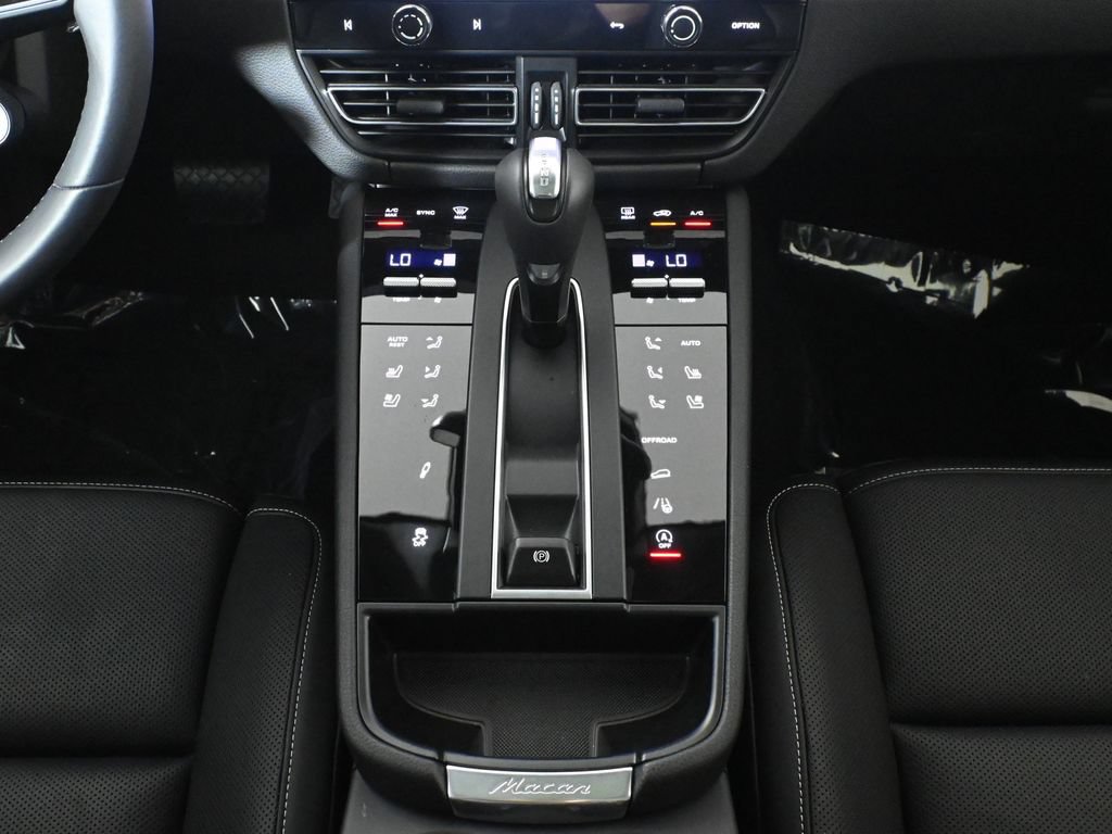 Used 2025 Porsche Macan Turbo AWD/4WD image 24