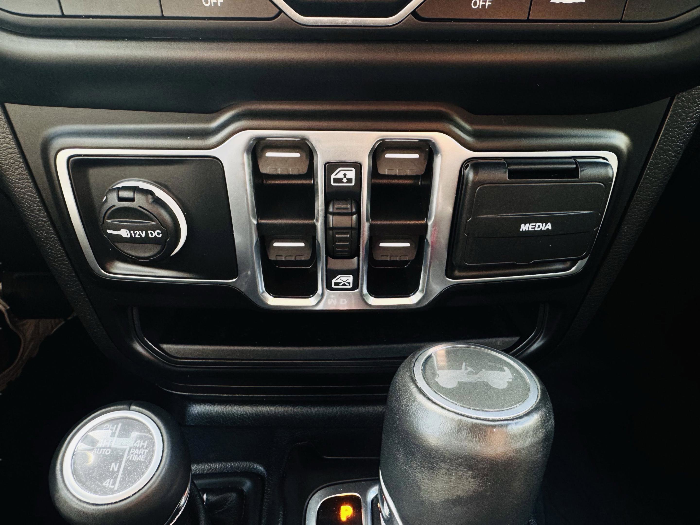 Used 2022 Jeep Wrangler Unlimited Sahara w/ Cold Weather Group image 19