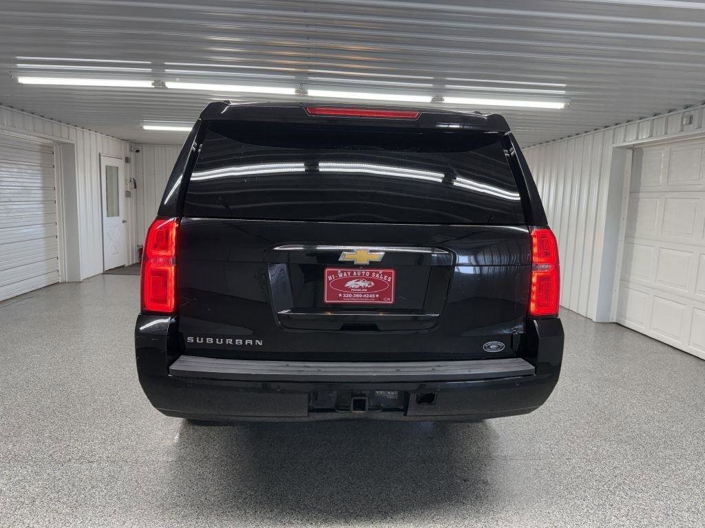 Used 2015 Chevrolet Suburban LT image 4