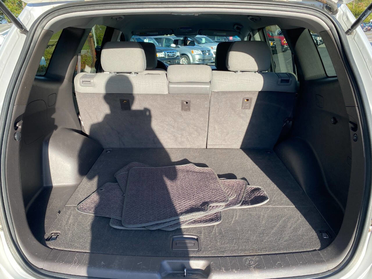 Used 2011 Hyundai Santa Fe GLS image 25