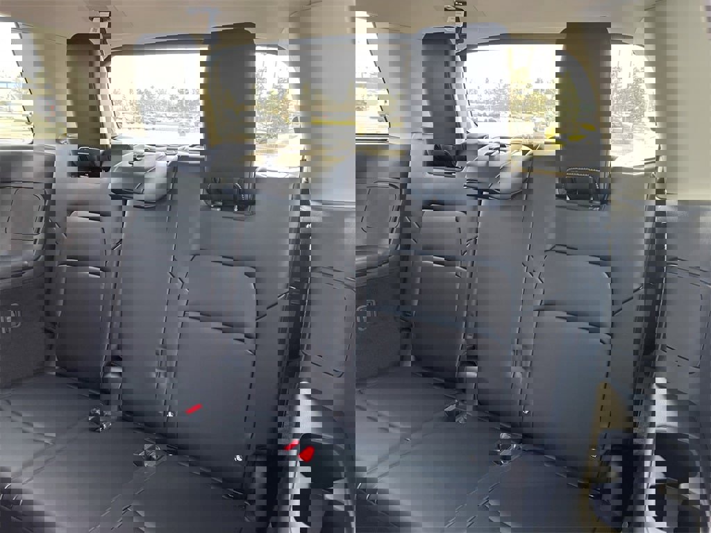 New 2026 Nissan Pathfinder SL image 7