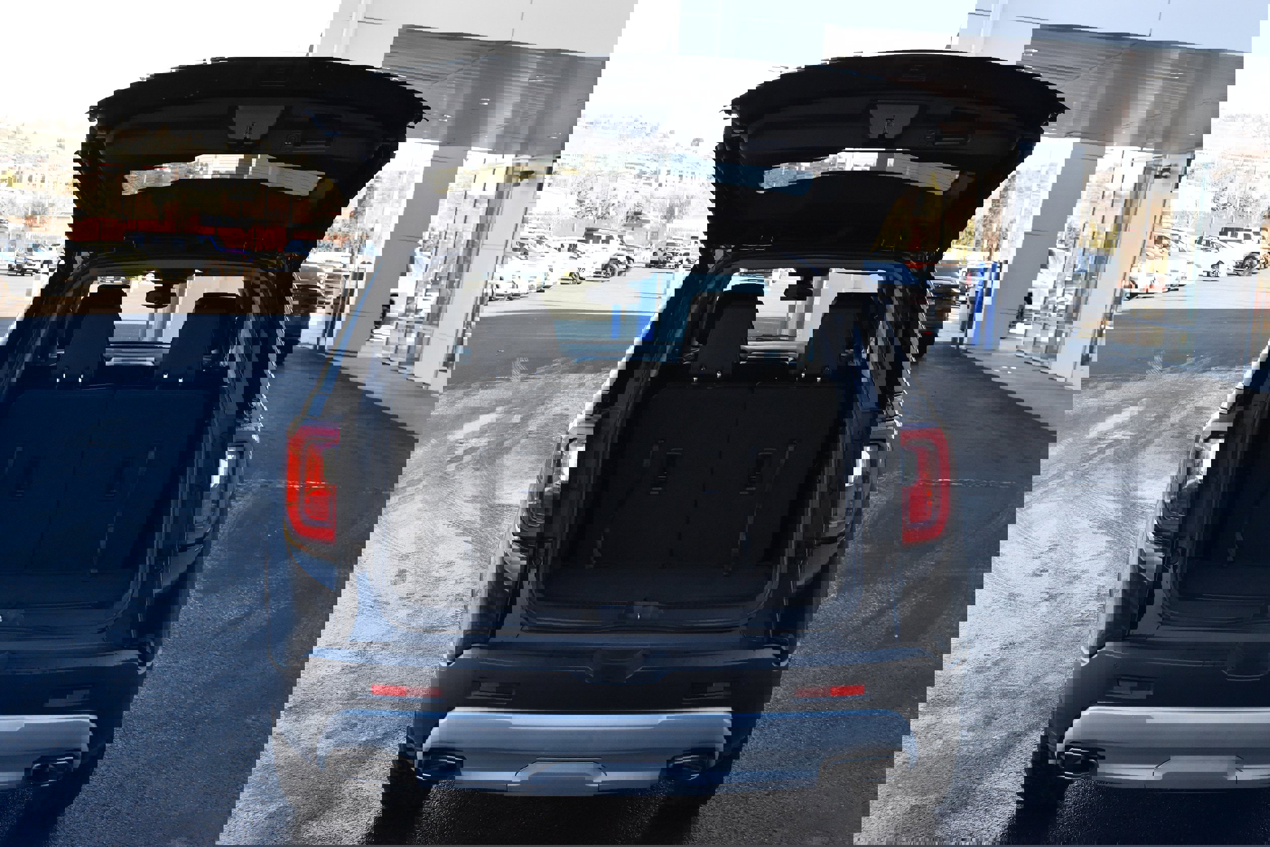 Used 2023 GMC Acadia SLT image 8