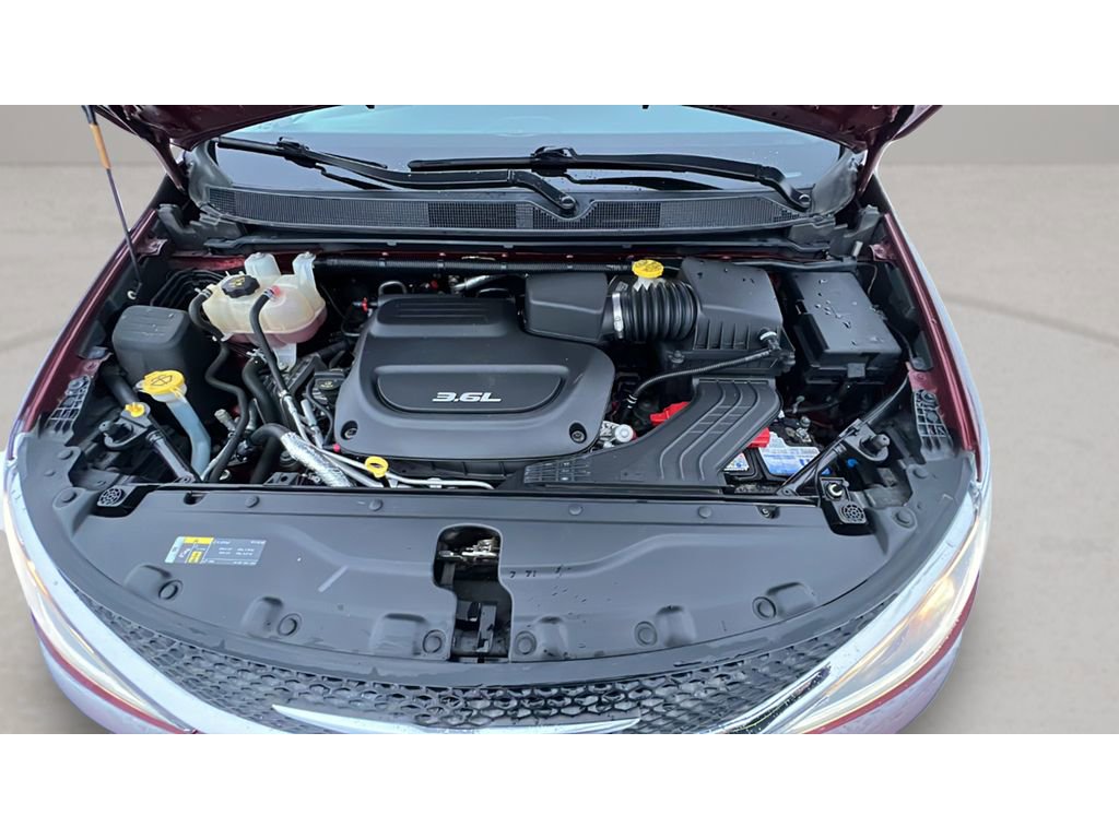 Used 2018 Chrysler Pacifica Touring-L Plus w/ Tire & Wheel Group image 33