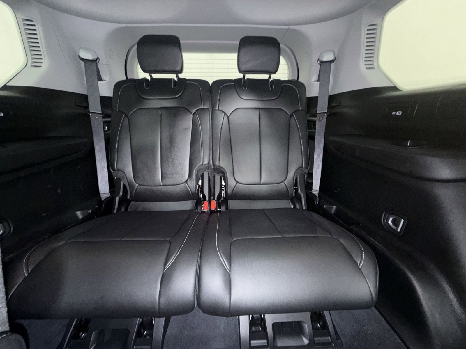 Used 2023 Jeep Grand Cherokee L Limited AWD/4WD image 25