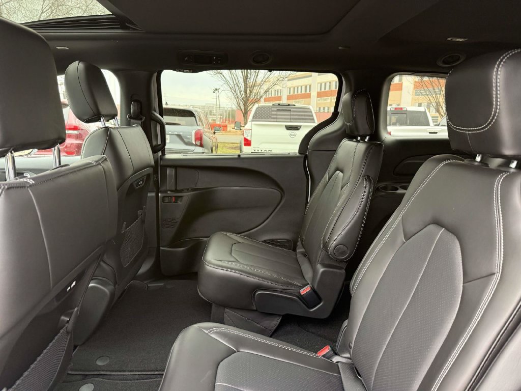 New 2026 Chrysler Pacifica Select w/ S Appearance Package AWD/4WD image 18
