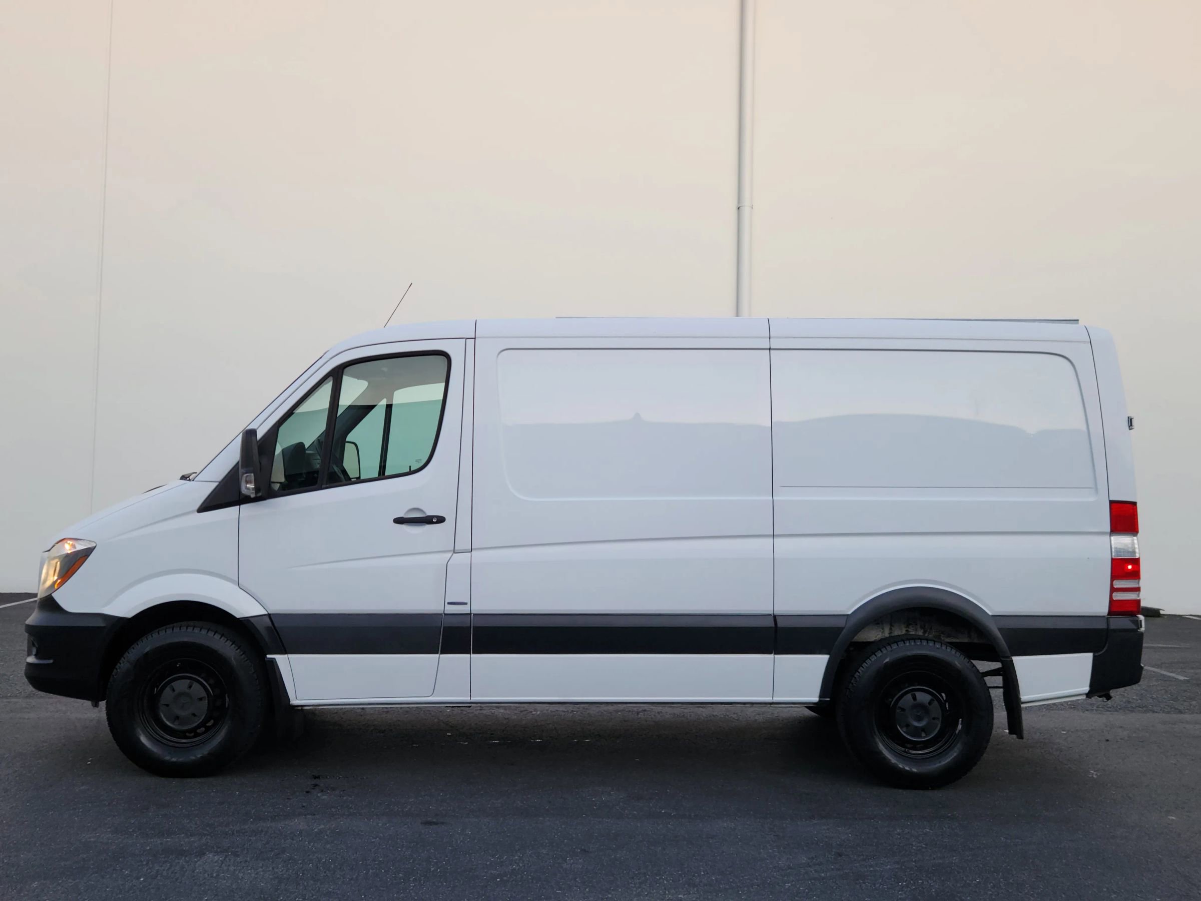 Used 2016 Mercedes-Benz Sprinter 2500 image 2