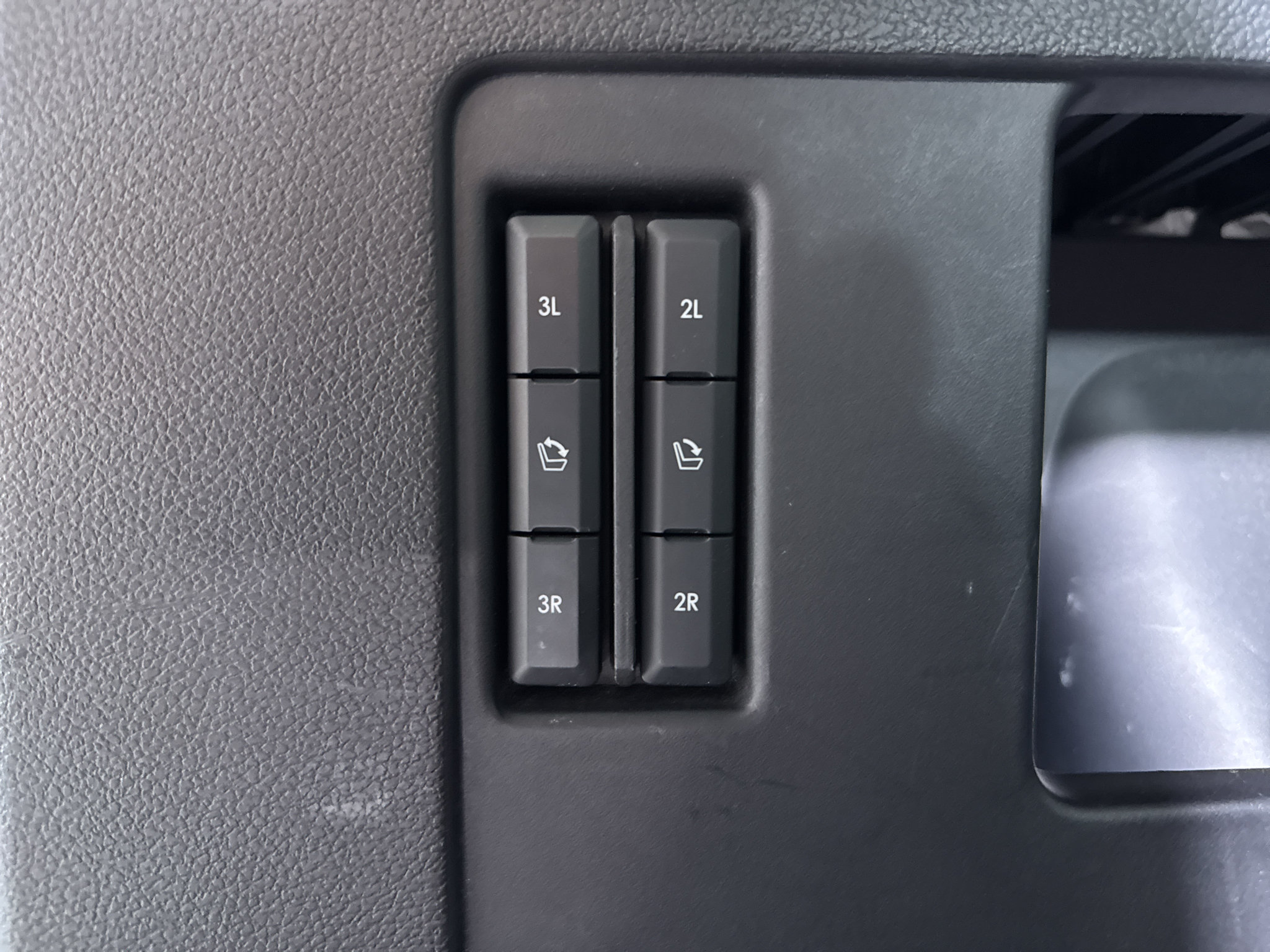Used 2018 Lincoln Navigator L Select AWD/4WD image 9
