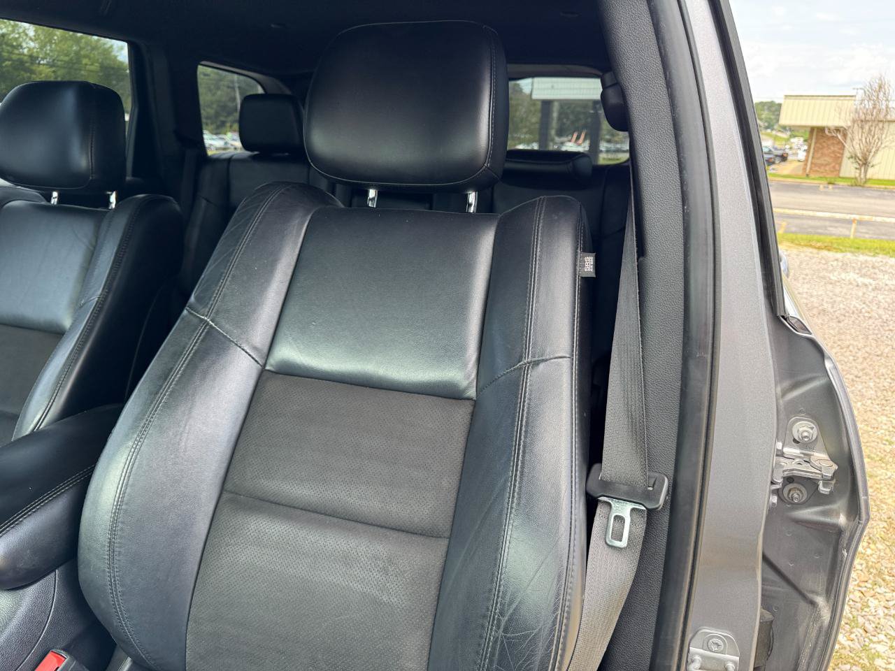 Used 2019 Jeep Grand Cherokee Laredo w/ Laredo X Package RWD image 23