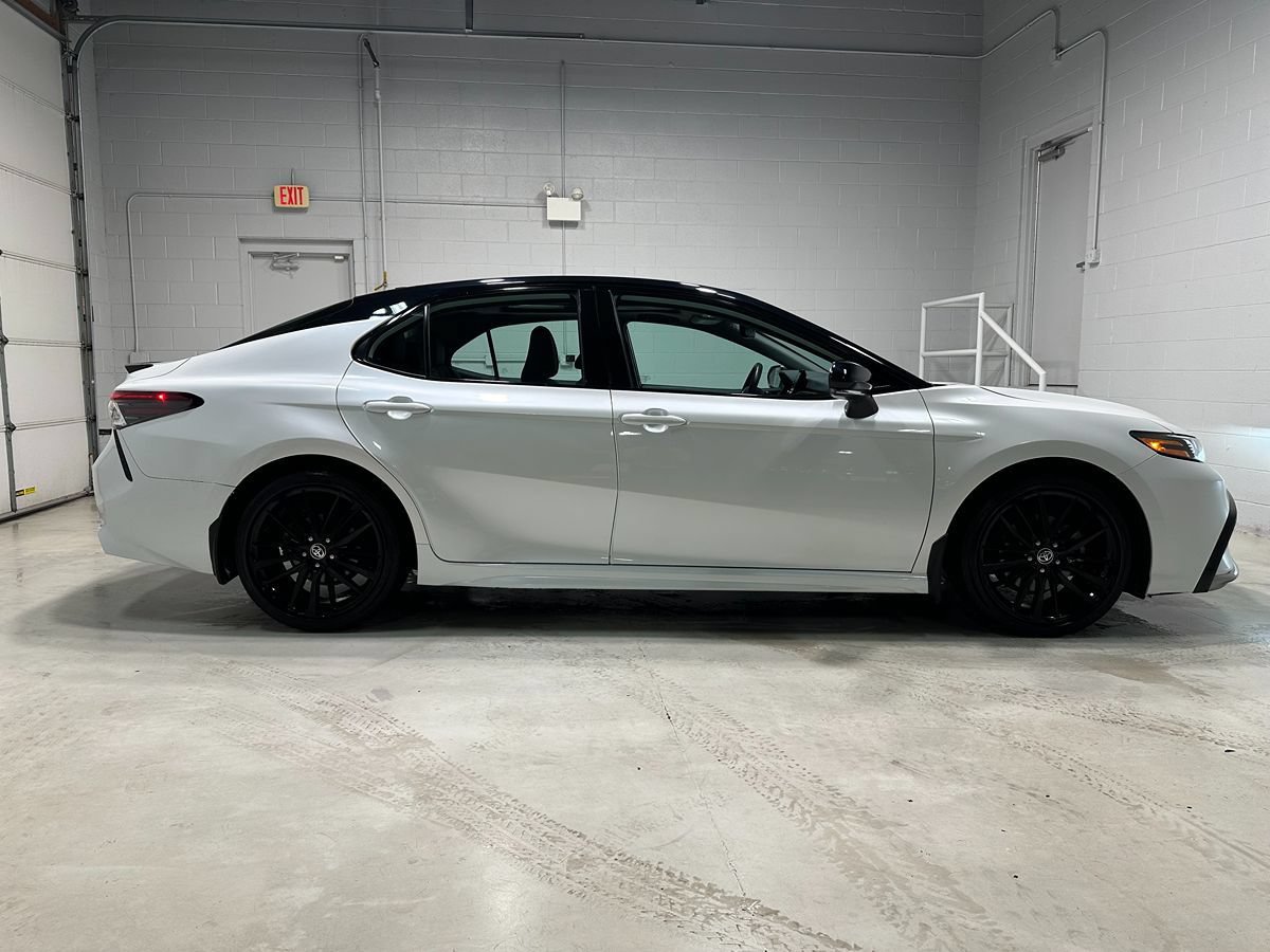 Used 2022 Toyota Camry XSE w/ Carpet Mat Package (TMS) FWD image 2