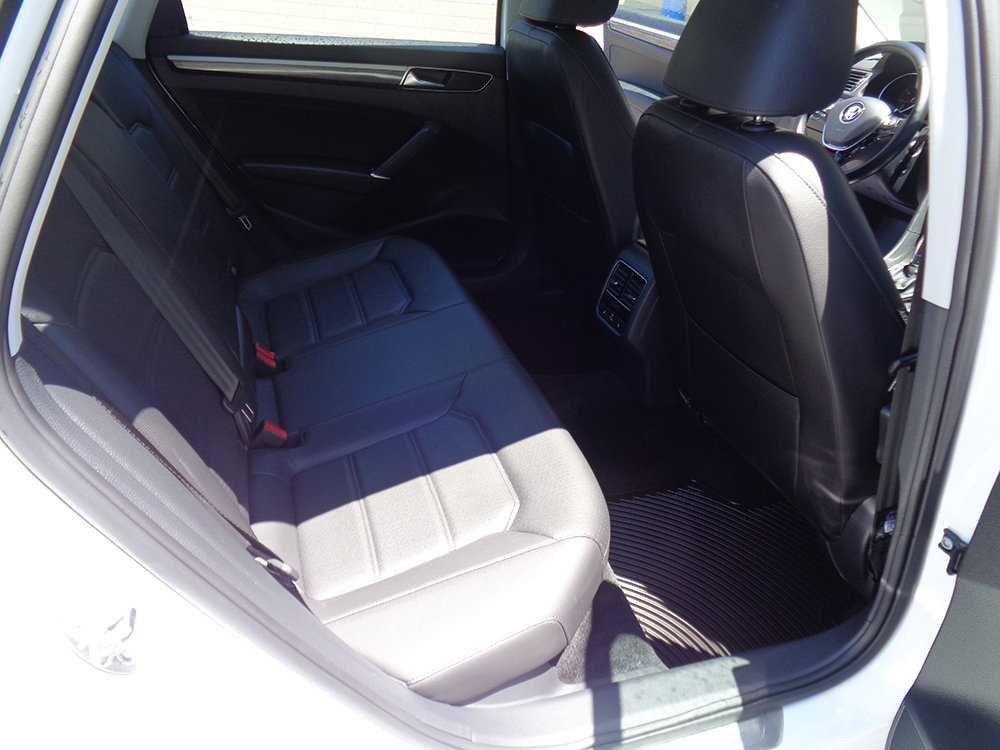 Used 2018 Volkswagen Passat 2.0T SE FWD image 17