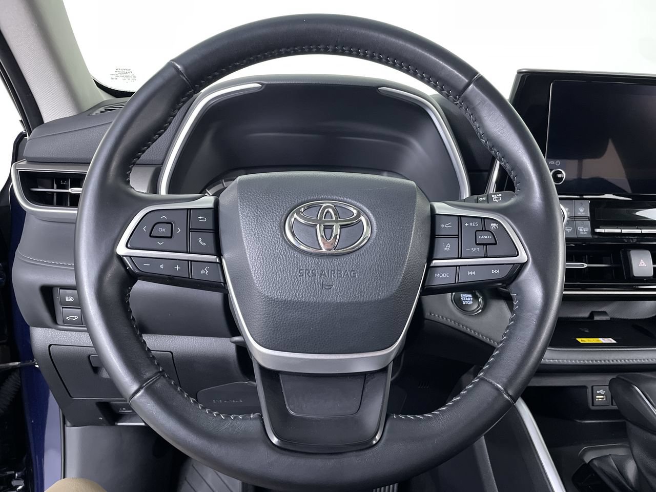 Used 2023 Toyota Highlander XLE AWD/4WD image 14