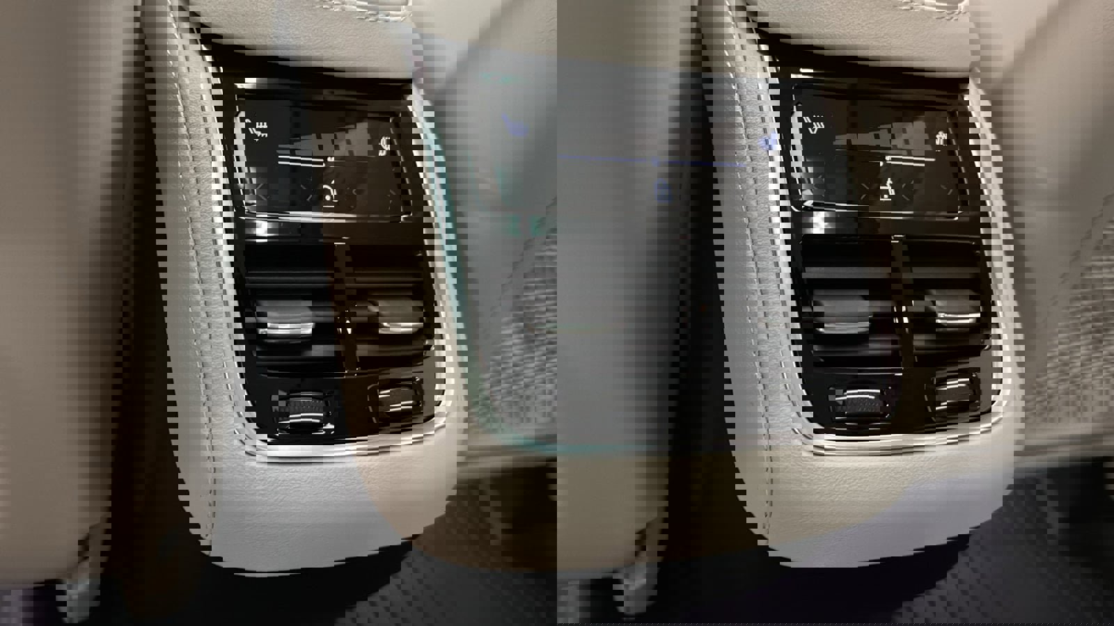 New 2026 Volvo XC90 B6 Ultra image 28