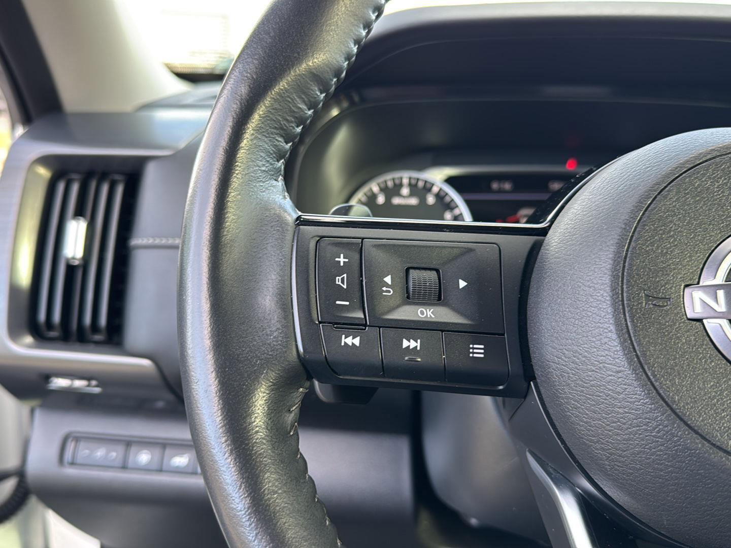 Used 2024 Nissan Pathfinder SL image 18