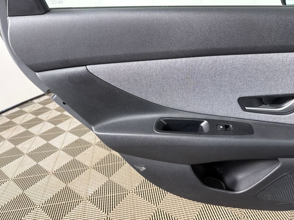 Certified 2025 Hyundai Elantra Limited FWD image 25