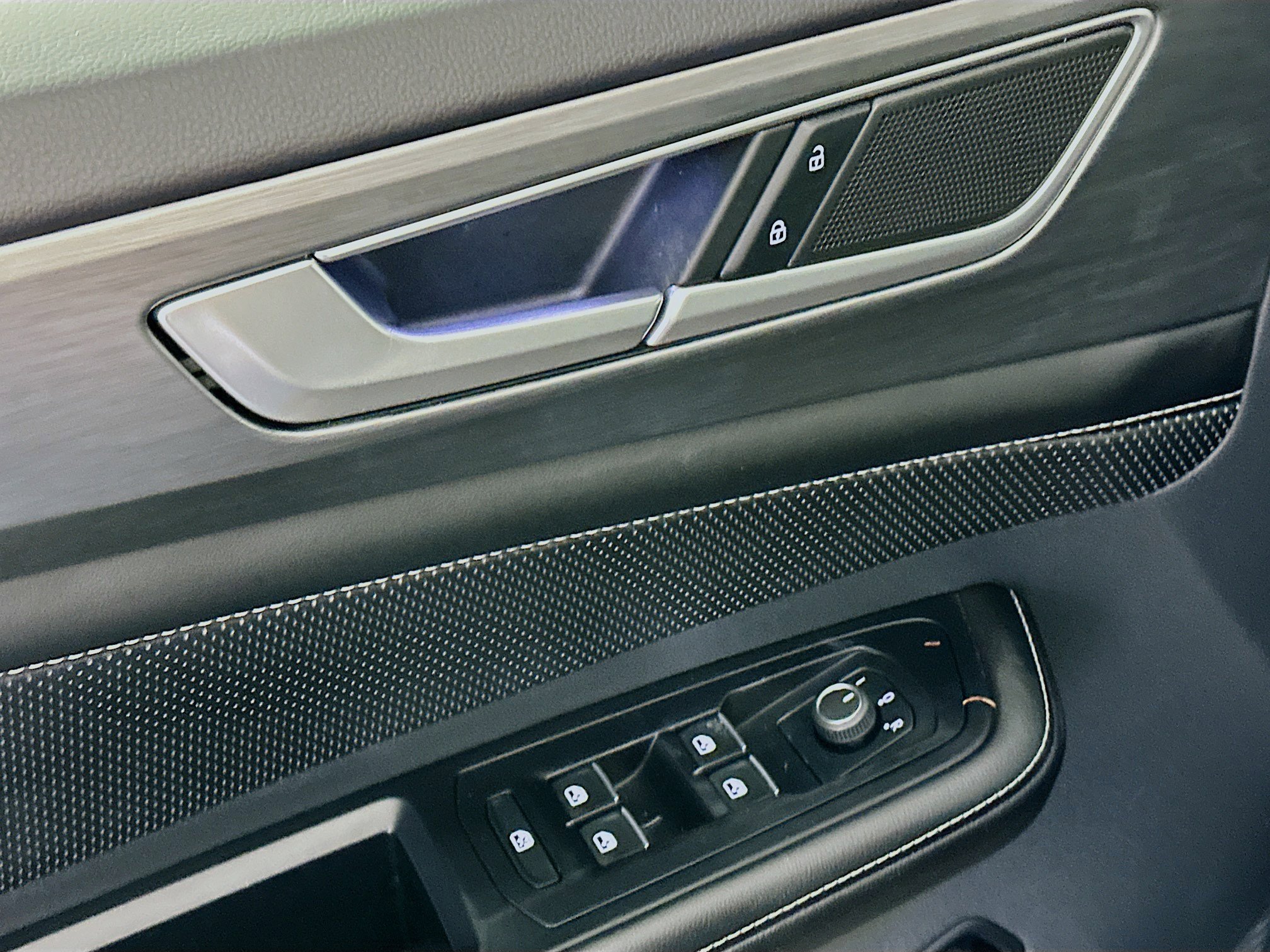 Used 2024 Volkswagen Atlas Cross Sport SE image 15