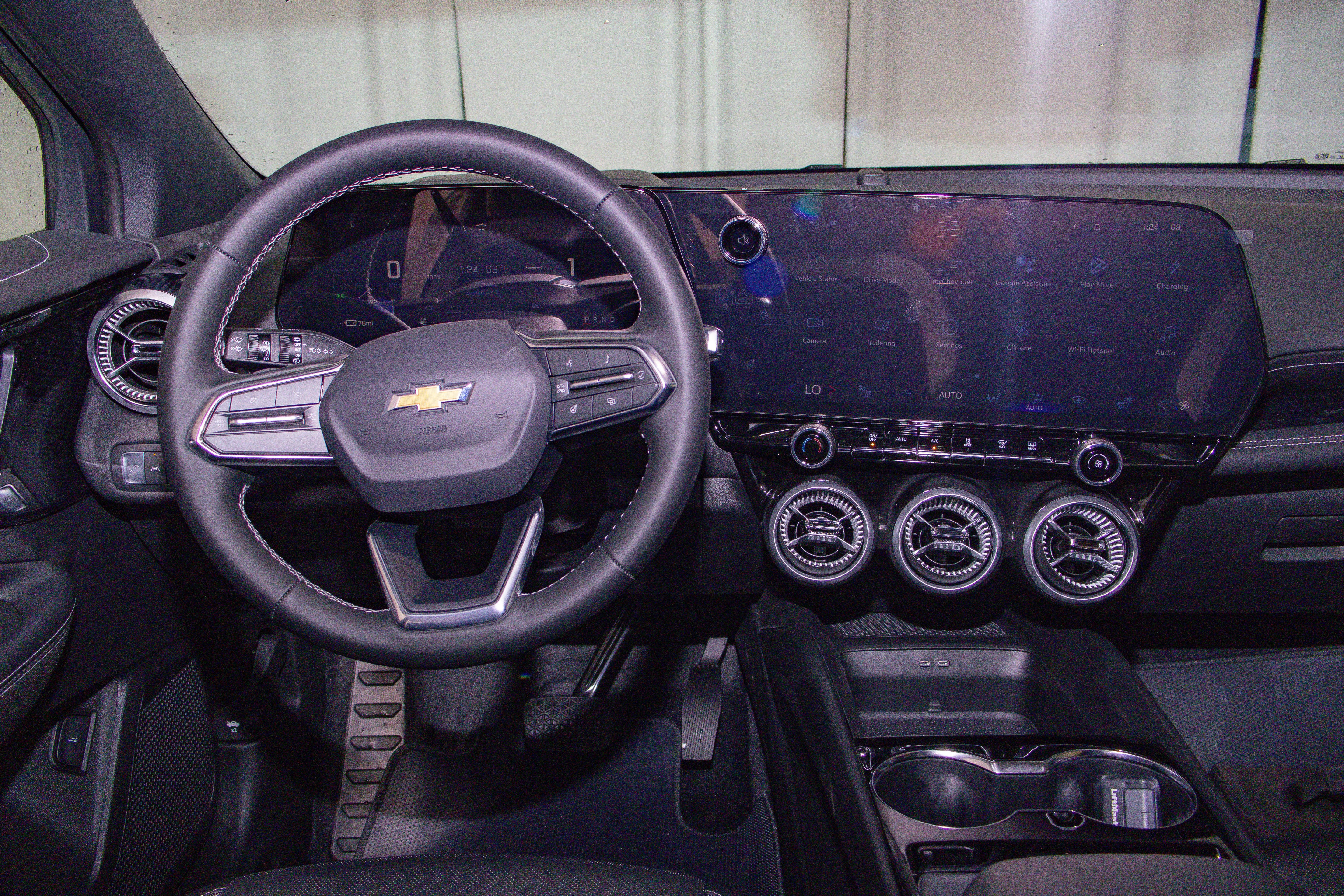 New 2026 Chevrolet Blazer EV LT AWD/4WD image 14