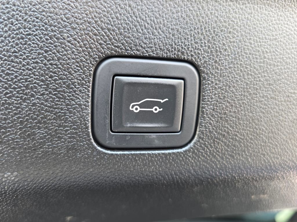 Used 2025 Chevrolet Suburban Premier image 12