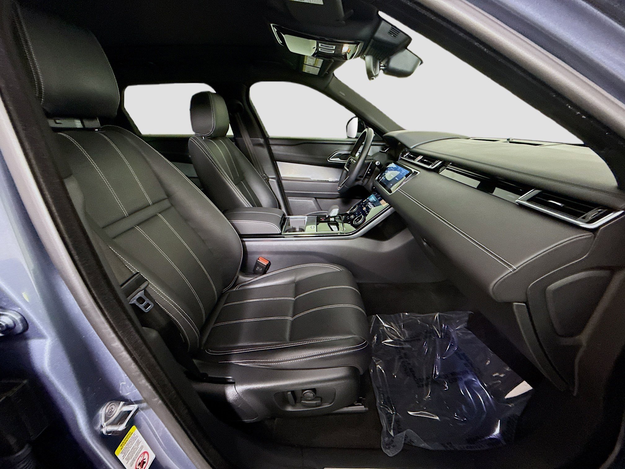 Used 2023 Land Rover Range Rover Velar R-Dynamic S image 29