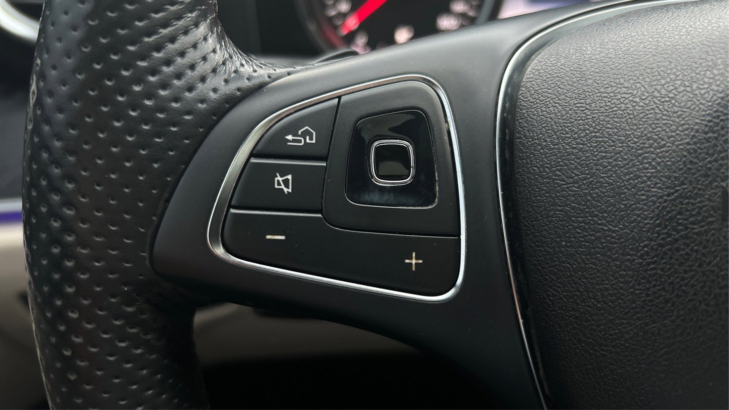 Used 2018 Mercedes-Benz E 300 image 33