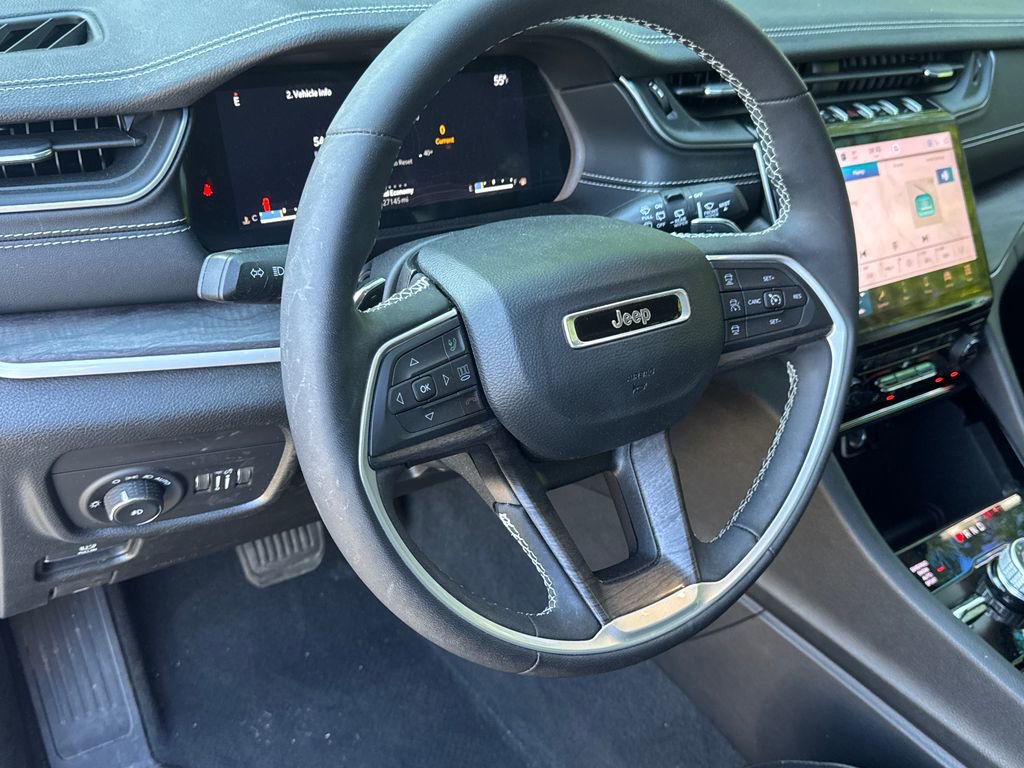 Used 2023 Jeep Grand Cherokee L Limited w/ Black Appearance Package AWD/4WD image 4