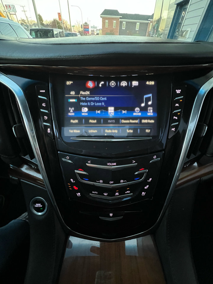 Used 2017 Cadillac Escalade Luxury image 25