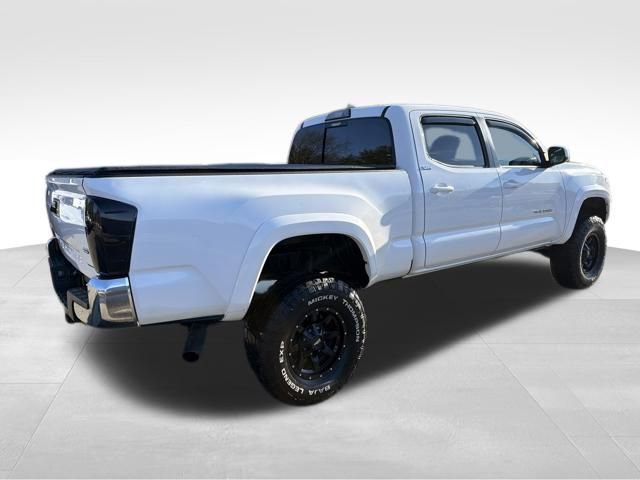 Used 2018 Toyota Tacoma SR5 AWD/4WD image 7