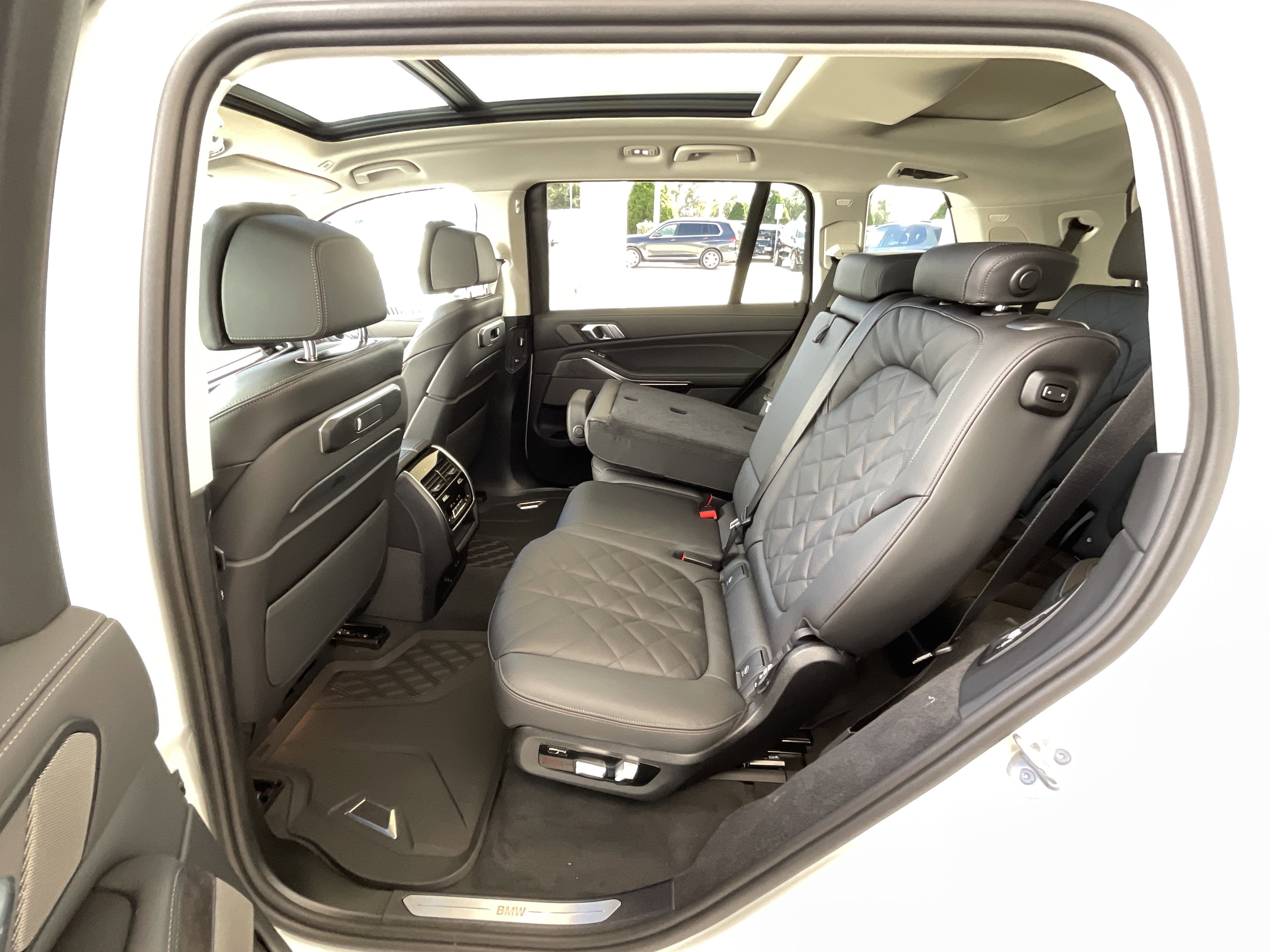 New 2026 BMW X7 xDrive40i w/ Premium Package image 28