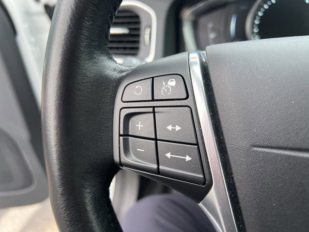 Used 2016 Volvo S60 T5 Inscription Platinum image 11