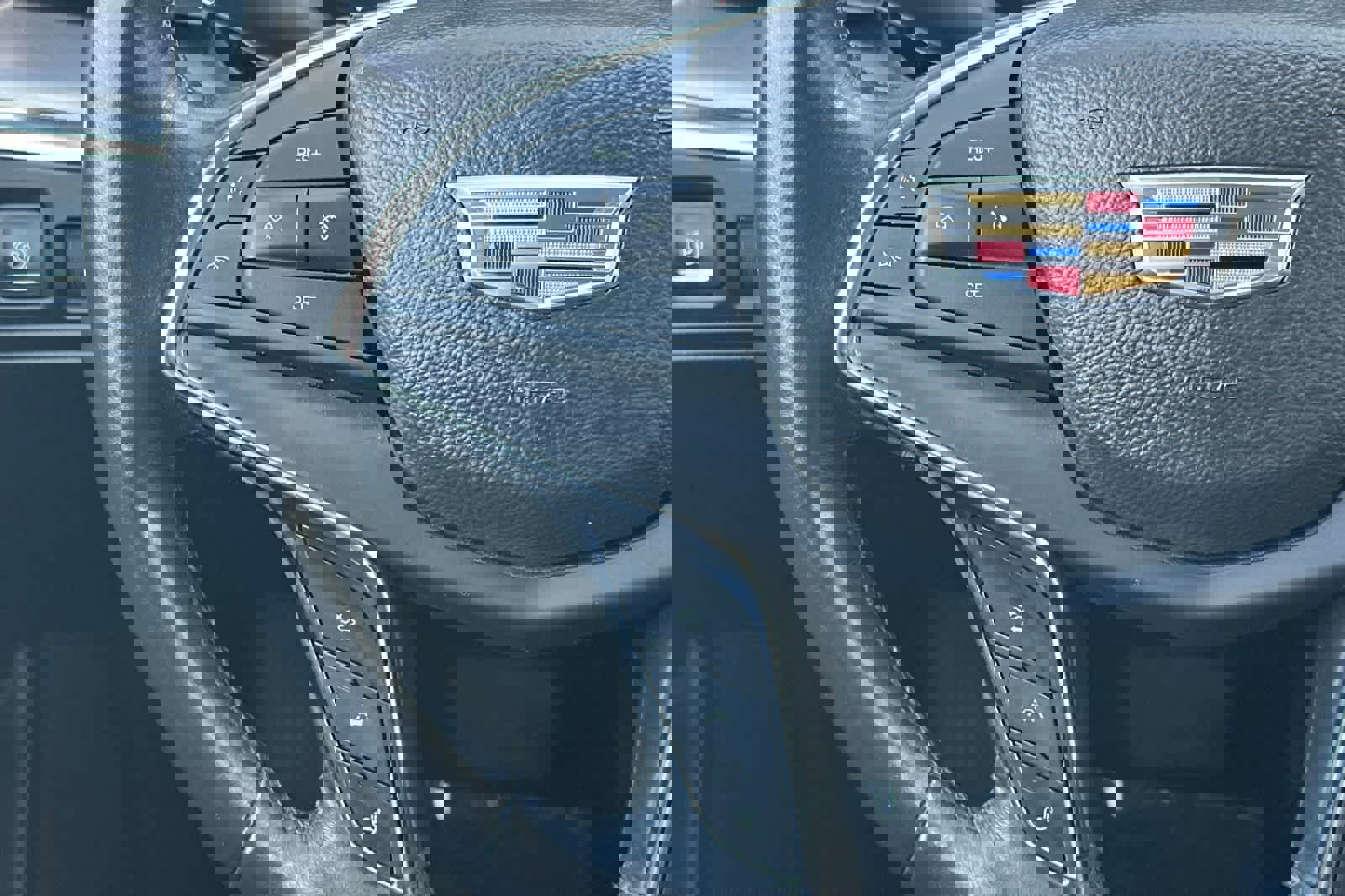 Used 2017 Cadillac XT5 Premium Luxury w/ Driver Assist Package image 26