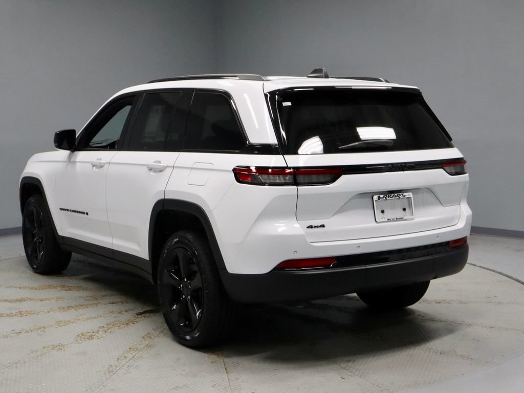 Used 2024 Jeep Grand Cherokee Altitude AWD/4WD image 9