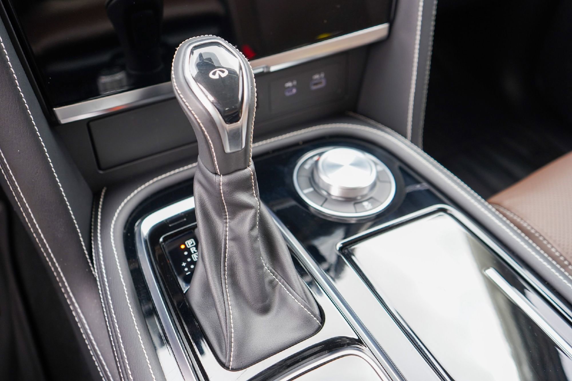 Certified 2024 INFINITI QX80 Premium Select w/ Cargo Package image 15