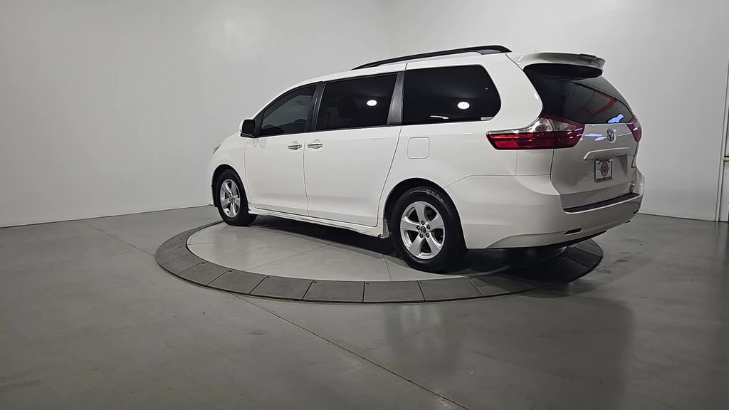Used 2019 Toyota Sienna LE w/ LE Preferred Package FWD image 3