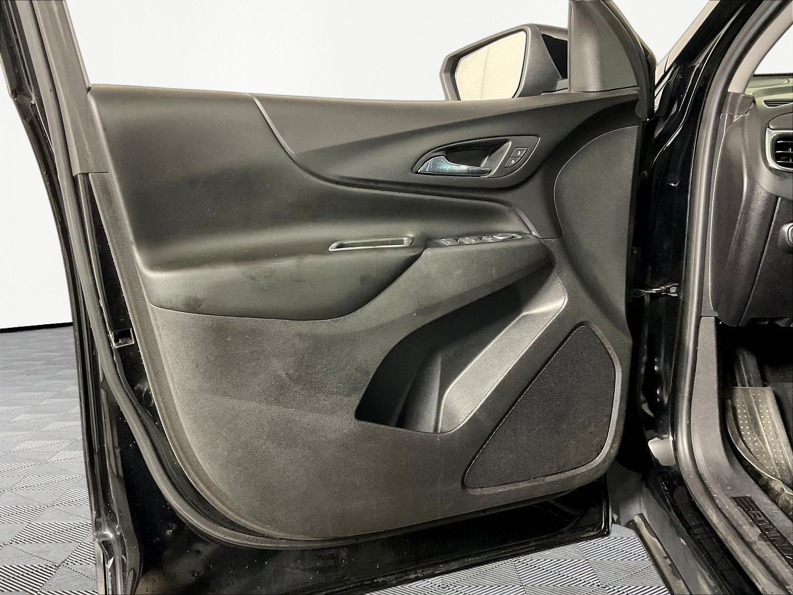 Used 2018 Chevrolet Equinox LT AWD/4WD image 19