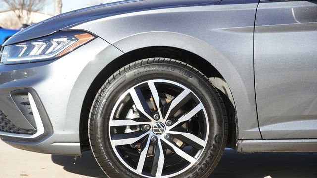 Used 2025 Volkswagen Jetta SE image 5