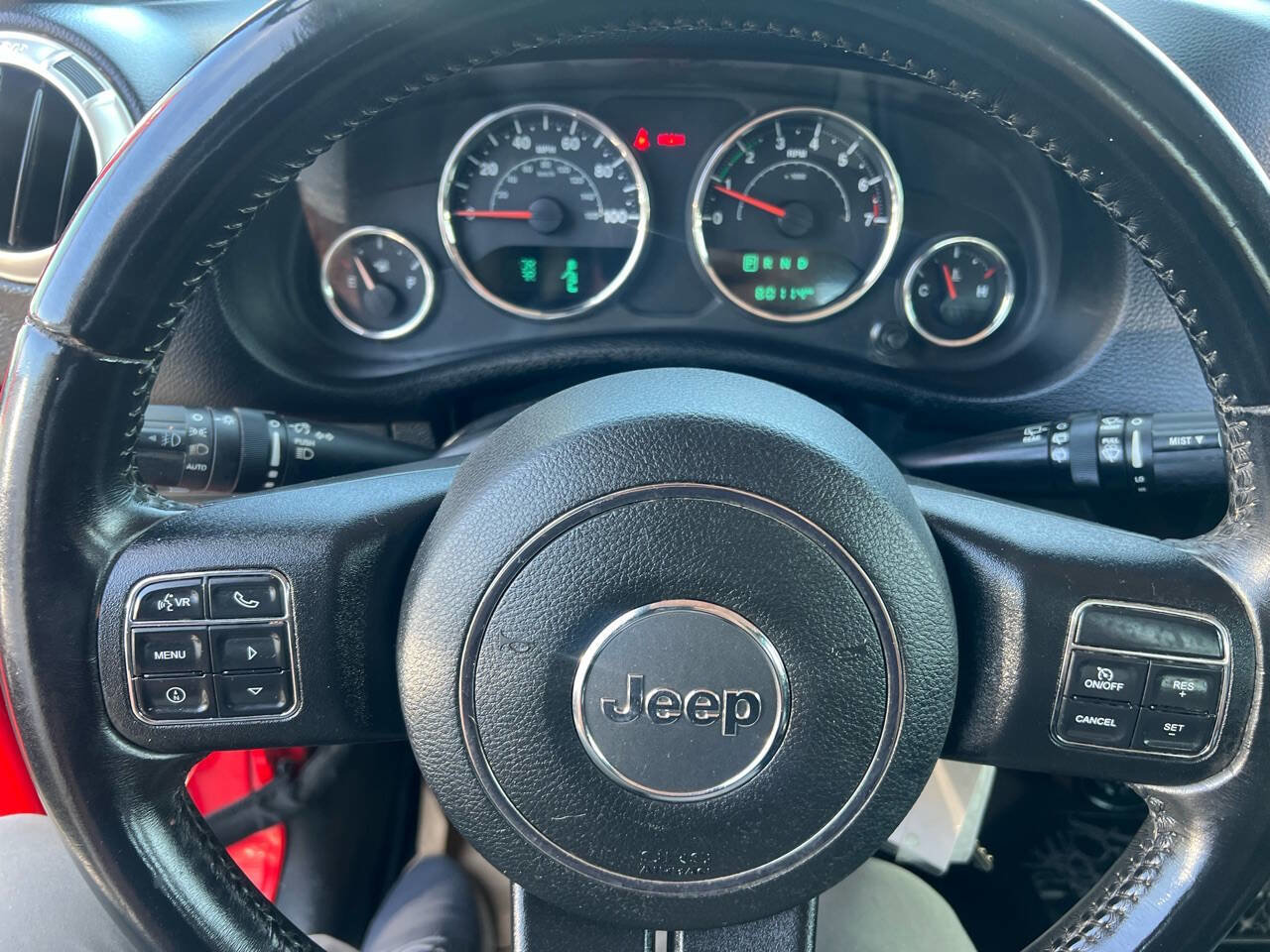 Used 2017 Jeep Wrangler Rubicon w/ Power Convenience Group image 16