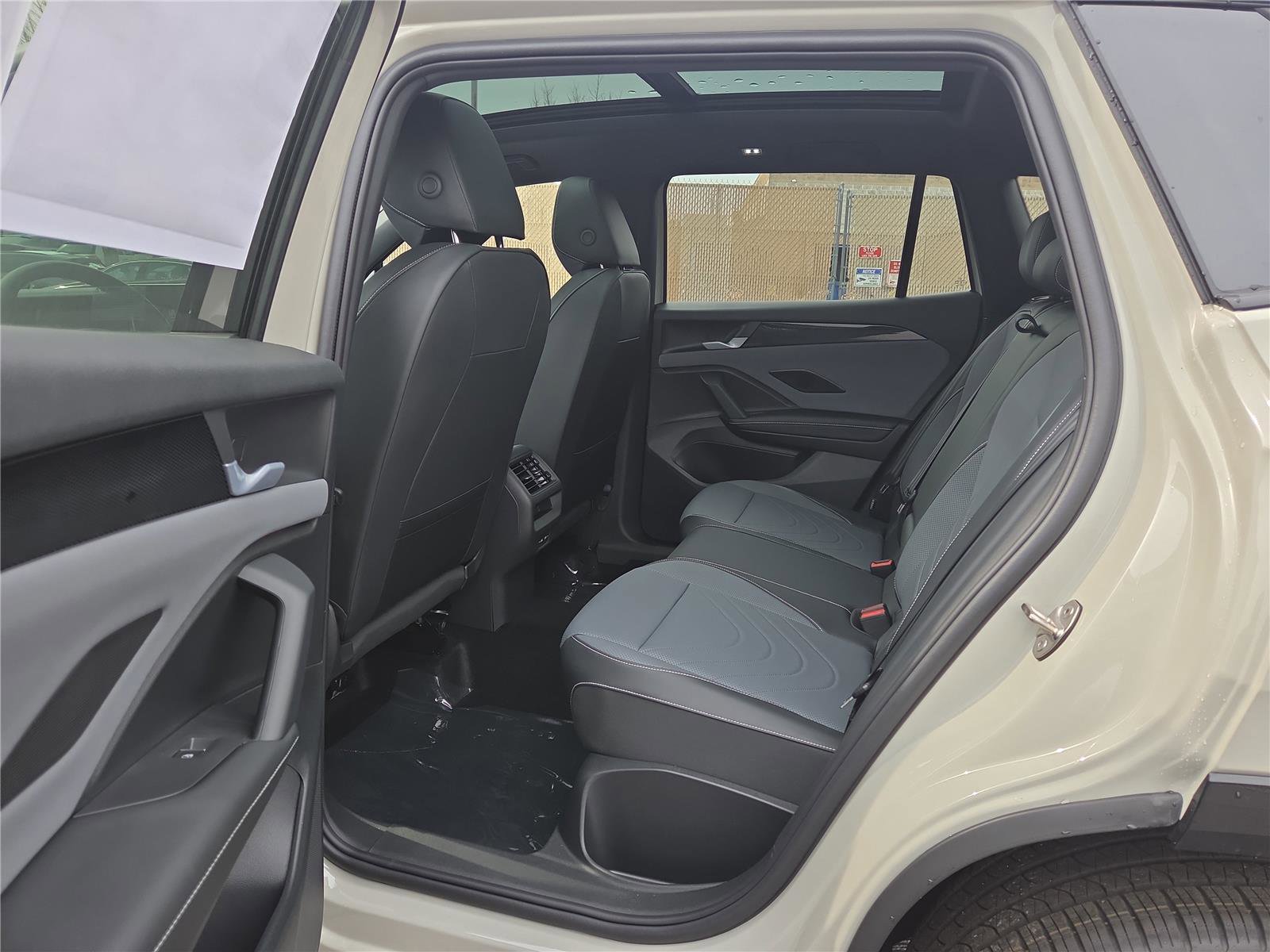 New 2026 Volkswagen Tiguan SE R-Line image 24