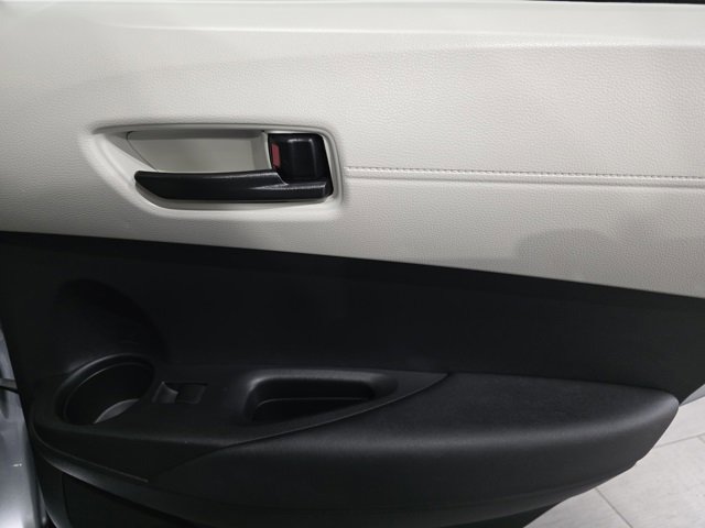 Used 2023 Toyota Corolla Cross L image 12