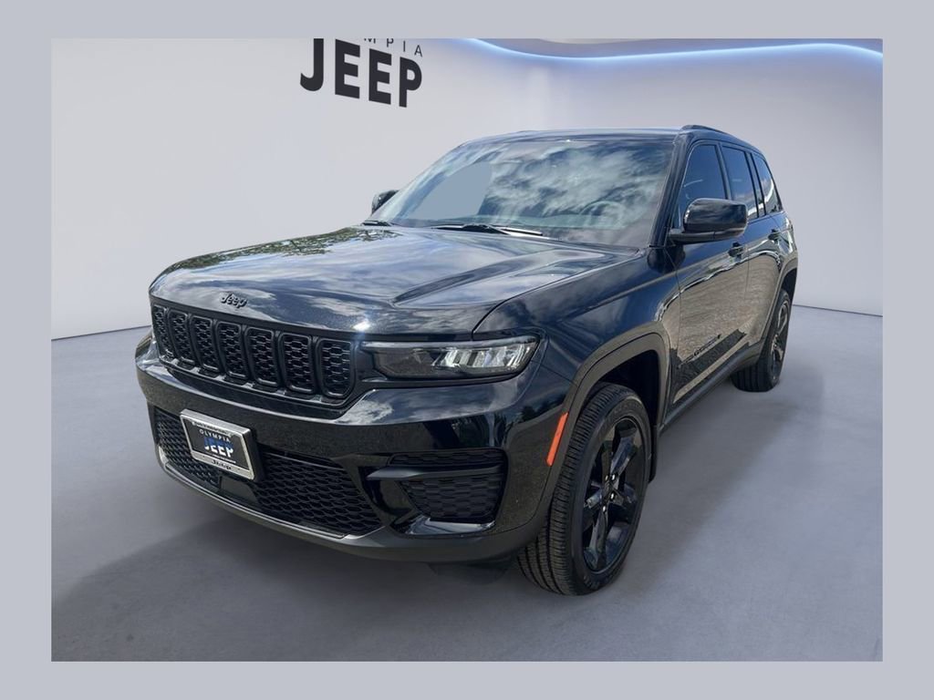 New 2025 Jeep Grand Cherokee Altitude w/ Trailer Tow Package