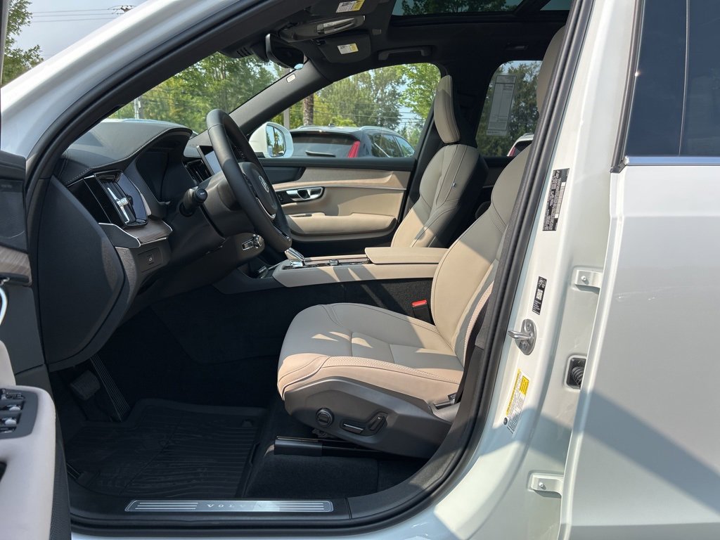 New 2026 Volvo XC90 B6 Plus w/ Protection Package Premier image 4