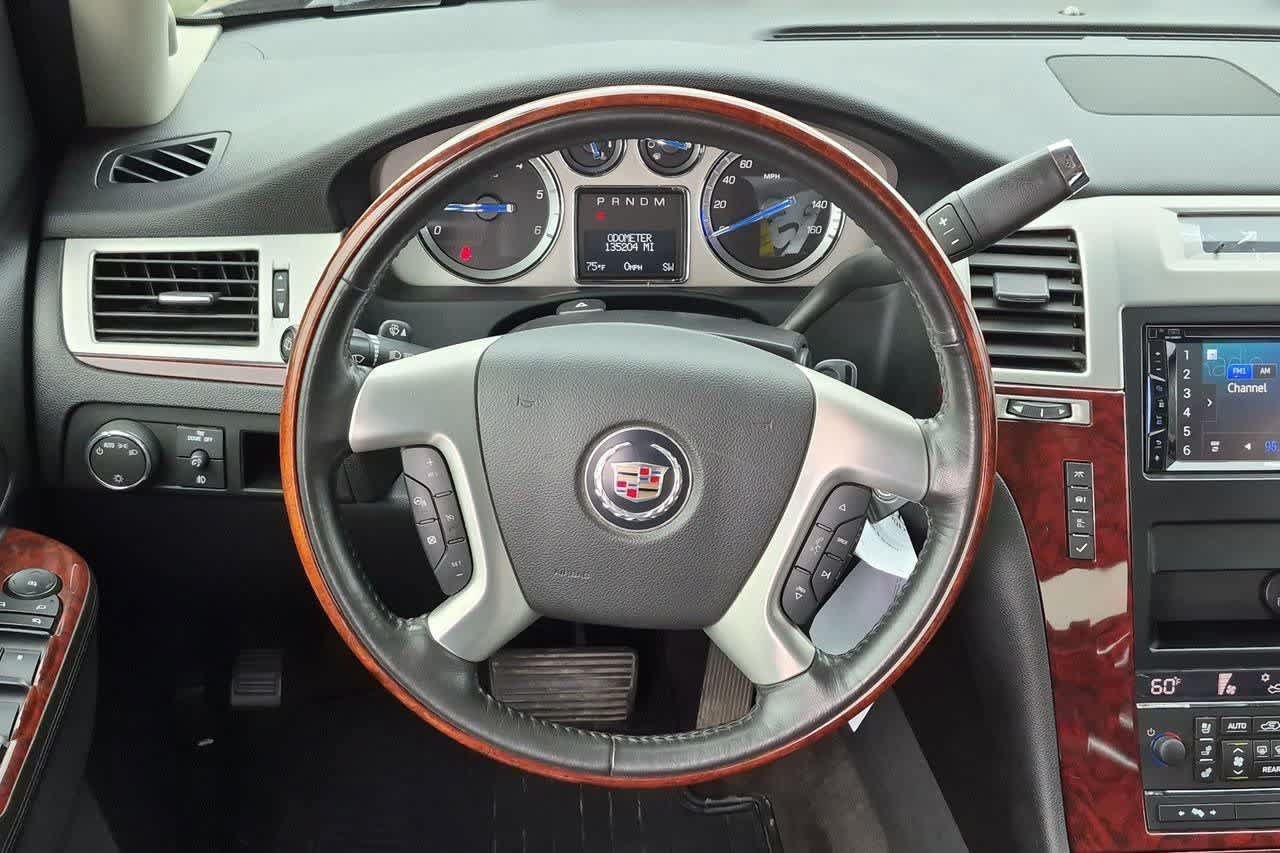 Used 2010 Cadillac Escalade Luxury AWD/4WD image 23